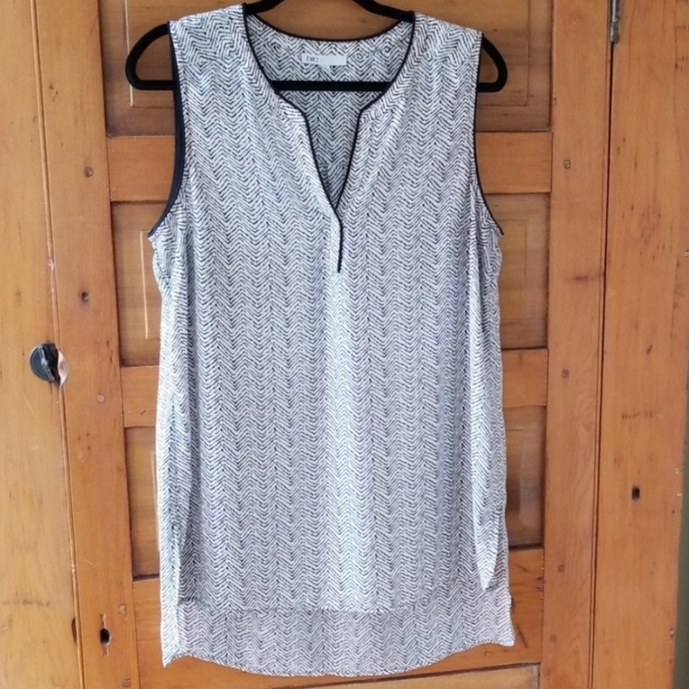 DR2 Black and White Blouse